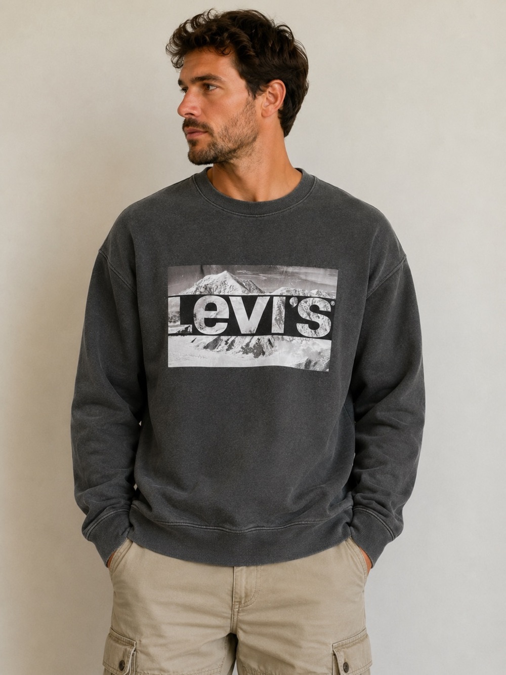 Levi's Black Crewneck Sweatshirt with Monochrome Logo